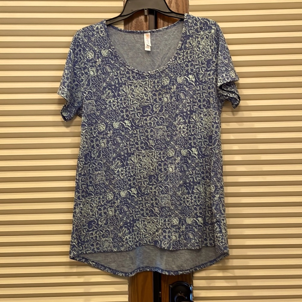SZ L LuLaRoe tee